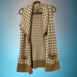Chico's Houndstooth Tan & White Sleeveless Sweater Cardigan Size 8-10 (Chico 1)